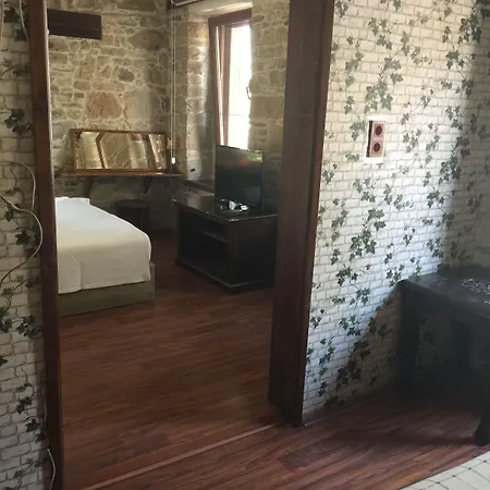 Iyon Inn